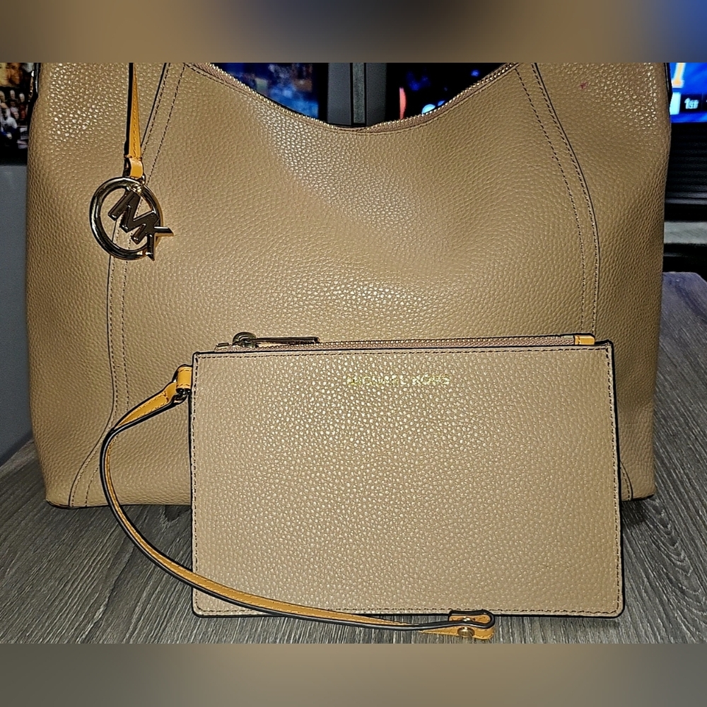Michael Kors Kimberly Lg Shoulder Bag studded W/ Wallet Khaki/mustard yellow